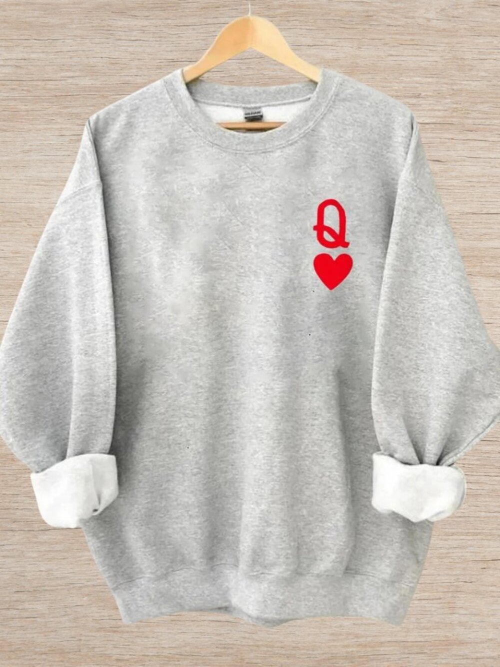 Queen of Hearts Grey Crewneck Sweatshirt Gildan Women’s Size Large Loungewear